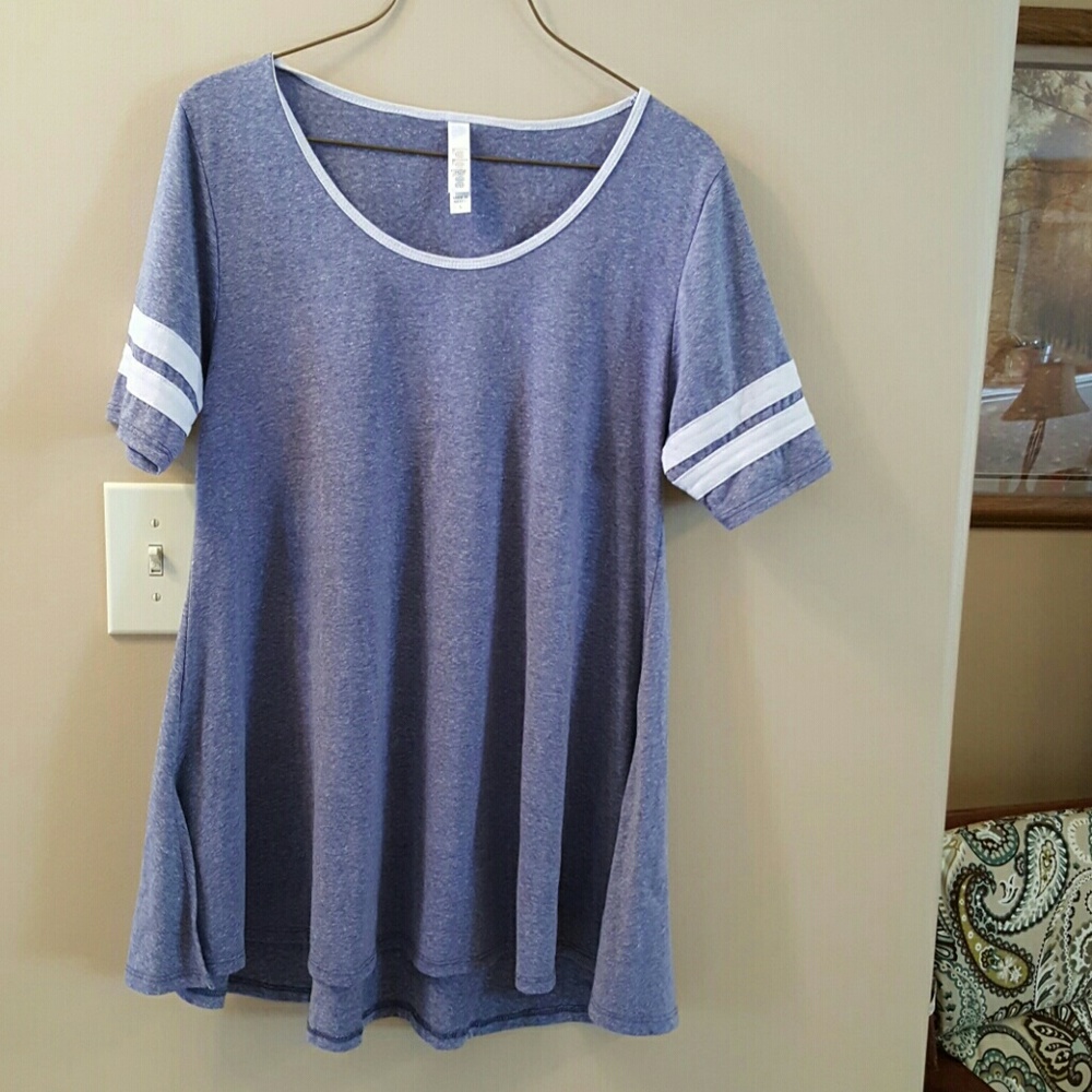 Lularoe Perfect Tee.  Size Small. EUC.